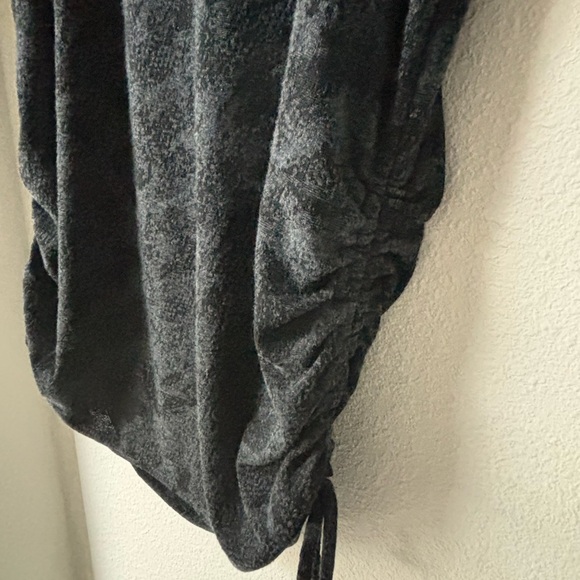 Simply Vera Vera Wang Dark Gray Short Sleeve Tee - Picture 6 of 7